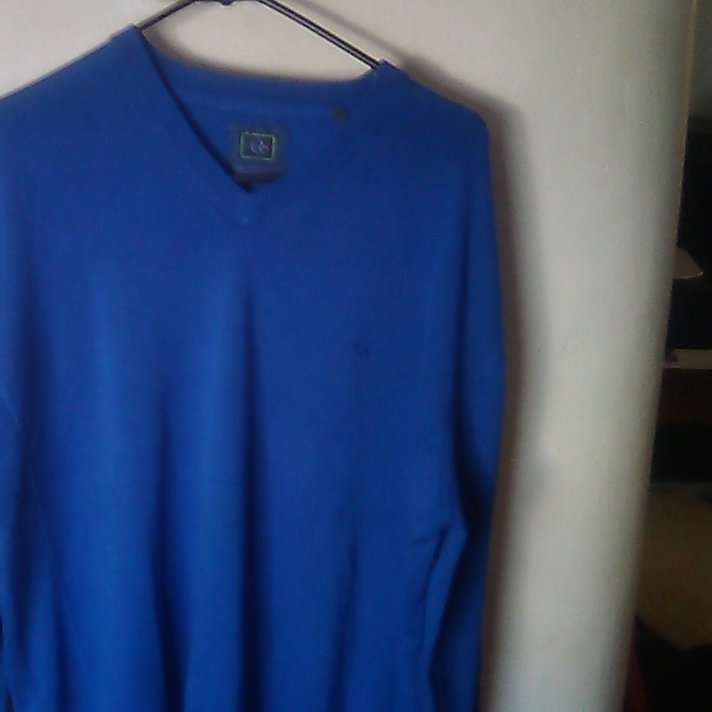 Calamar blue V-neck long sleeve shirt